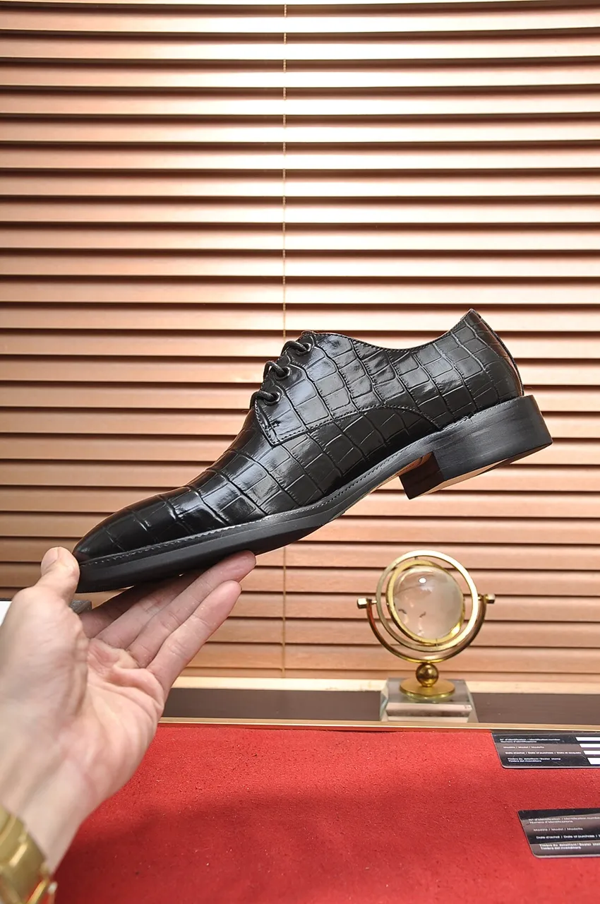 Men's shoes💰460💶Italy's top luxury men's shoes giant [GUCCI Gucci] has a new model 🍃Original European style🔰 Pleasant to the eye😍In order to make the shoes more durable and non-deformable🌀The production continues to follow traditional methods but there is still no lack of innovation💪The original cowhide is chosen for the leather♻️ Smooth, natural and exceptionally bright⭐Made of imported cowhide, the first choice of the rich 38-45 (45 customized)